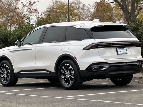 New 2026 Lincoln Nautilus Premier AWD/4WD image 6