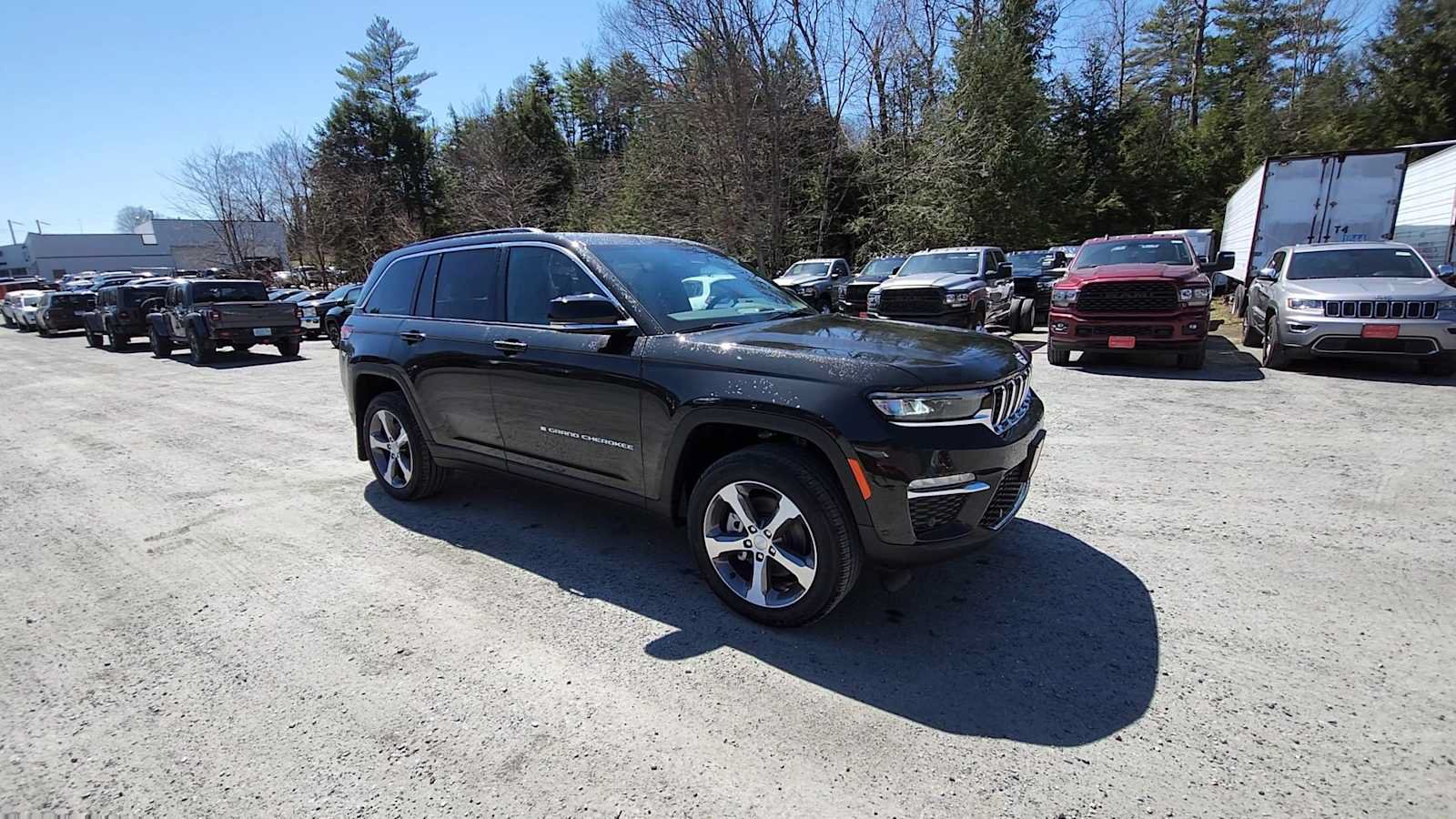 New 2024 Jeep Grand Cherokee Limited 4xe w/ Luxury Tech Group II AWD/4WD image 2