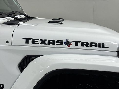 Used 2021 Jeep Gladiator Sport image 11