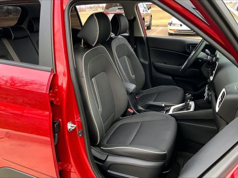 Certified 2025 Hyundai Venue Limited image 8