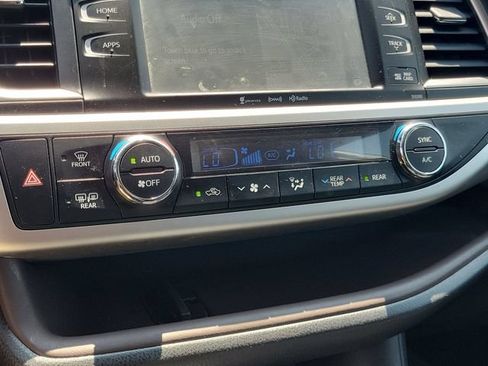 Used 2019 Toyota Highlander XLE AWD/4WD image 25