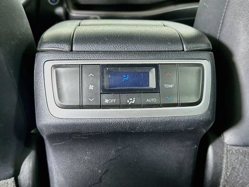 Used 2018 Toyota Highlander Limited FWD image 29