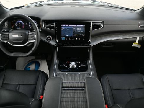 Used 2024 Jeep Wagoneer Series II w/ Convenience Group I image 3