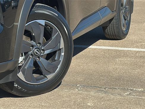 Certified 2025 Nissan Rogue SV image 3