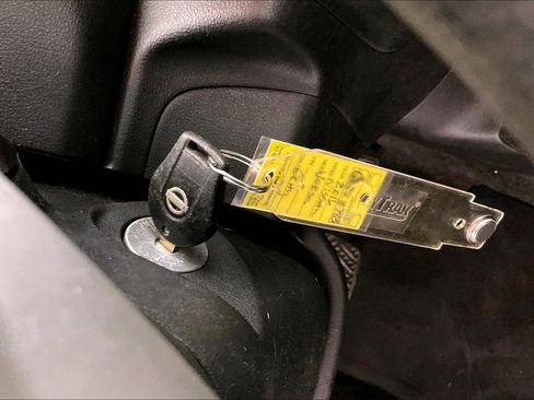 Used 2016 Nissan Versa SV image 14