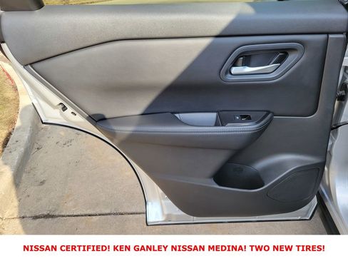 Certified 2025 Nissan Rogue SV image 40