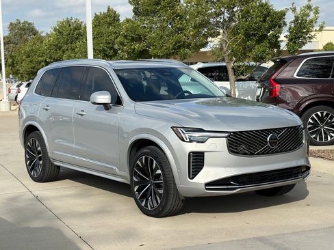 Certified 2025 Volvo XC90 B6 Plus image 4