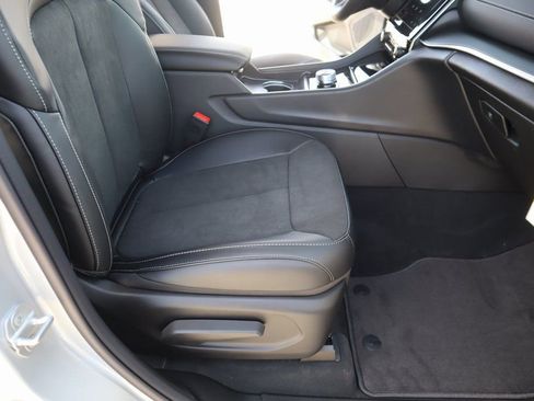 New 2025 Jeep Grand Cherokee L Altitude image 14