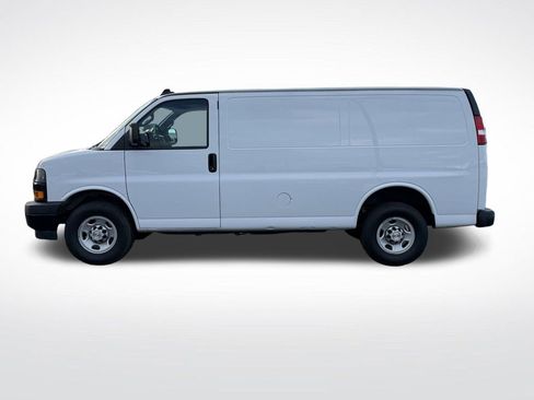 Used 2024 Chevrolet Express 2500 w/ Driver Convenience Package image 4
