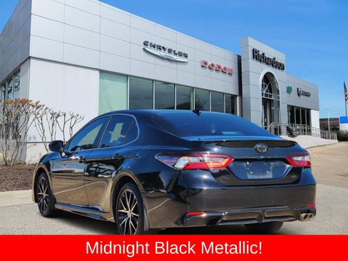 Used 2023 Toyota Camry SE w/ Convenience Package FWD image 2