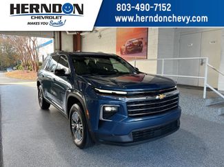 Used 2025 Chevrolet Traverse LT video 1