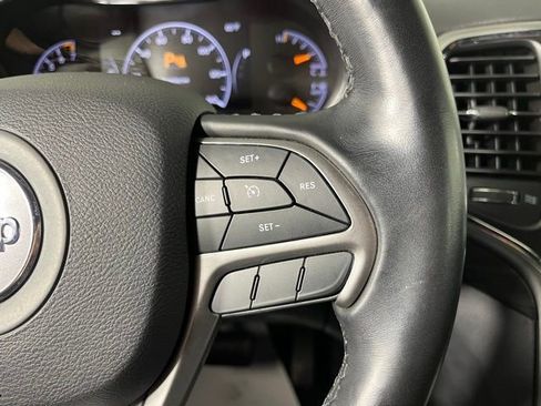 Used 2020 Jeep Grand Cherokee Laredo AWD/4WD image 19