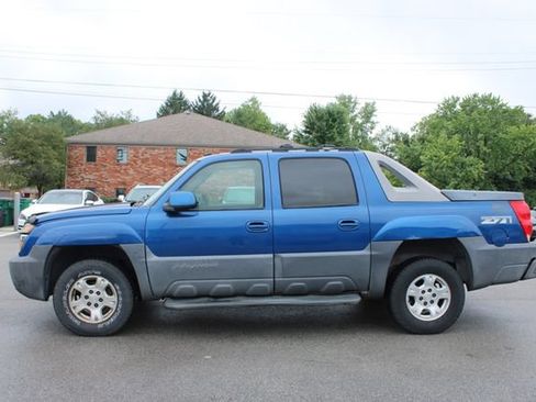 Used 2003 Chevrolet Avalanche 4x4 w/ Suspension Package, Off-Road image 5