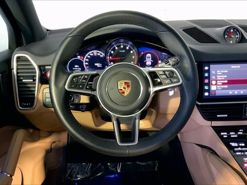 Used 2023 Porsche Cayenne image 15