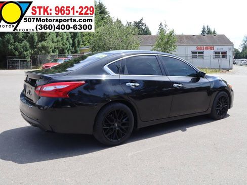 Used 2016 Nissan Altima 2.5 SR w/ Interior Lighting Package FWD image 8