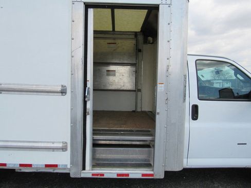 Used 2022 GMC Savana 3500 Extended w/ Power Convenience Package image 15