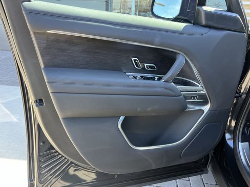 Used 2025 Land Rover Range Rover SE image 14