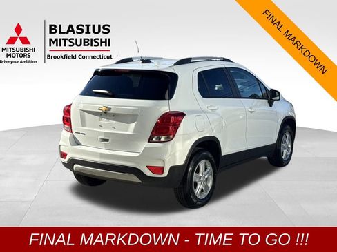 Used 2022 Chevrolet Trax LT w/ LT Convenience Package image 8