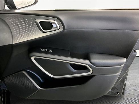 Used 2023 Kia Soul LX w/ LX Technology Package image 28
