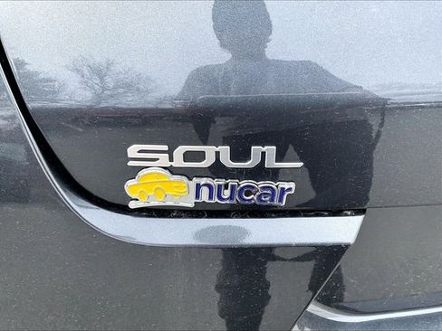Used 2023 Kia Soul LX w/ LX Technology Package image 8