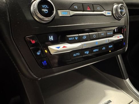 Used 2020 Ford Explorer Platinum w/ Premium Technology Package image 29