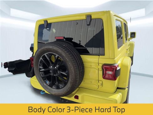 Used 2023 Jeep Wrangler Unlimited Sahara w/ Cold Weather Group AWD/4WD image 8