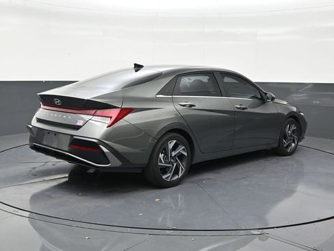 Used 2025 Hyundai Elantra SEL FWD image 5