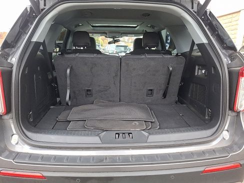 Used 2022 Ford Explorer XLT w/ Equipment Group 202A image 28