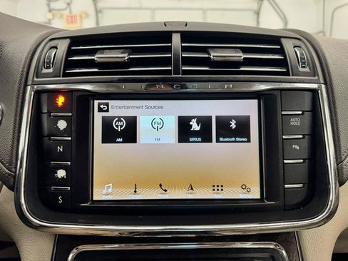 Used 2018 Lincoln Continental Select FWD image 32