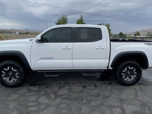Used 2019 Toyota Tacoma TRD Off-Road AWD/4WD image 5
