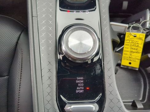 Used 2025 Jeep Wagoneer S Launch Edition image 9