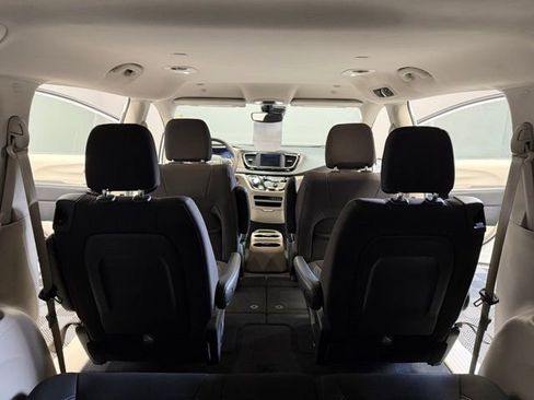 Used 2024 Chrysler Voyager LX image 27
