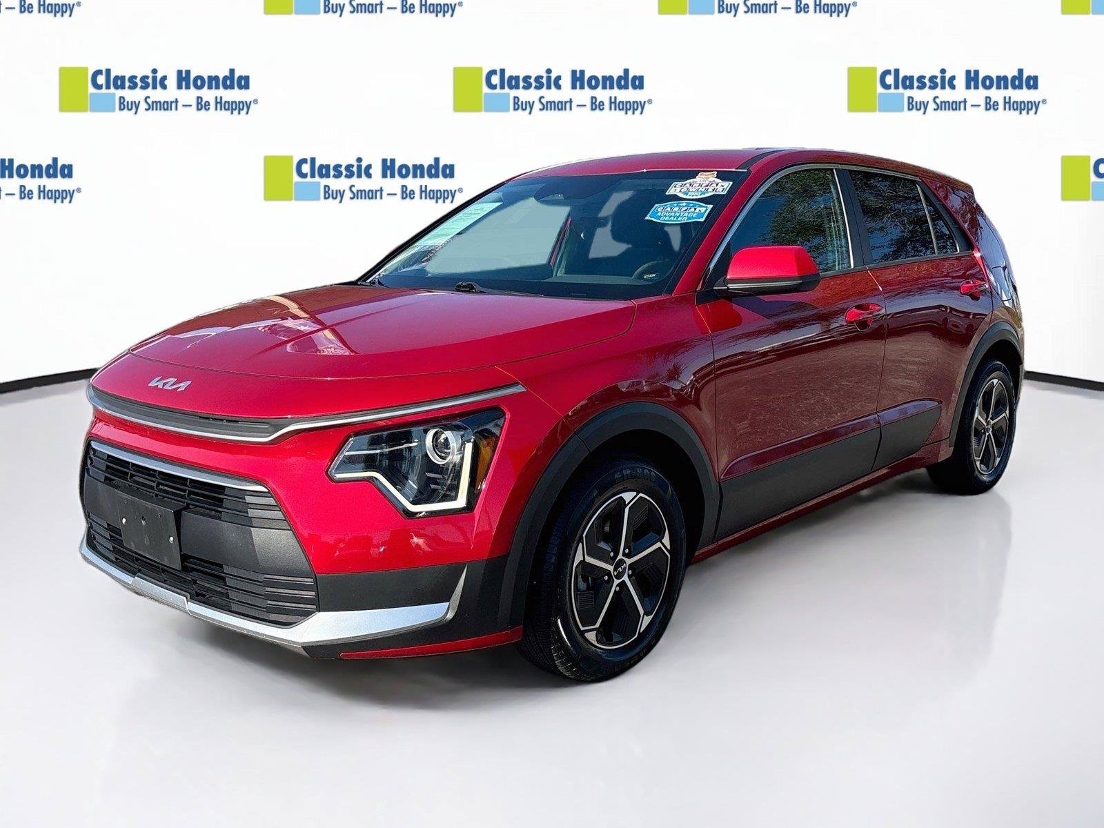 Used 2025 Kia Niro LX FWD image 3