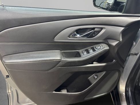 Used 2018 Chevrolet Traverse LT image 23