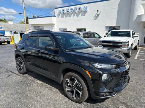 Used 2023 Chevrolet TrailBlazer RS w/ Sun and Liftgate Package AWD/4WD image 2