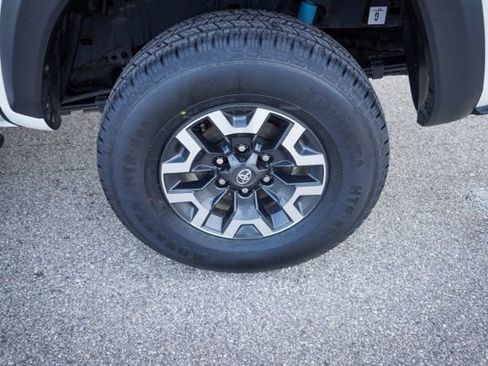 Used 2022 Toyota Tacoma TRD Off-Road image 10