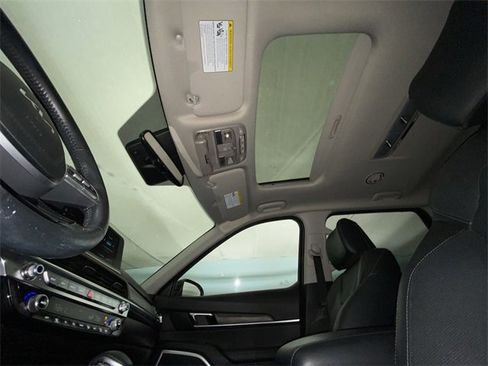 Used 2022 Kia Telluride EX w/ EX Premium Package image 22