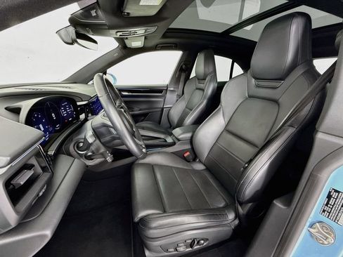 Certified 2025 Porsche Macan Electric RWD image 5
