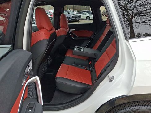 Used 2023 BMW X1 xDrive28i w/ Premium Package image 11