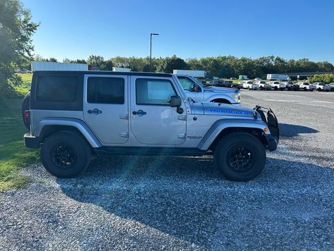 Used 2014 Jeep Wrangler Unlimited Sahara w/ Connectivity Group AWD/4WD image 13