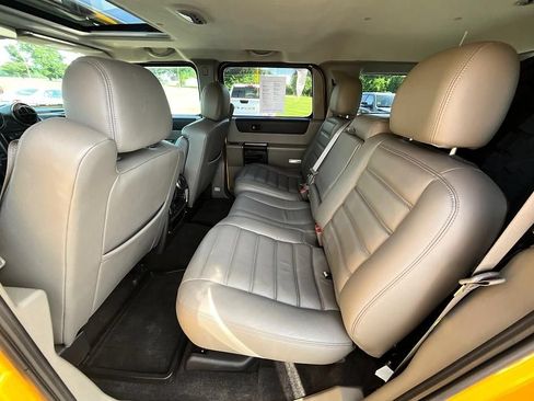 Used 2004 HUMMER H2 w/ Preferred Equipment Group AWD/4WD image 35