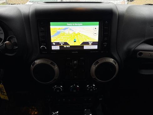 Used 2017 Jeep Wrangler Unlimited Sahara image 20