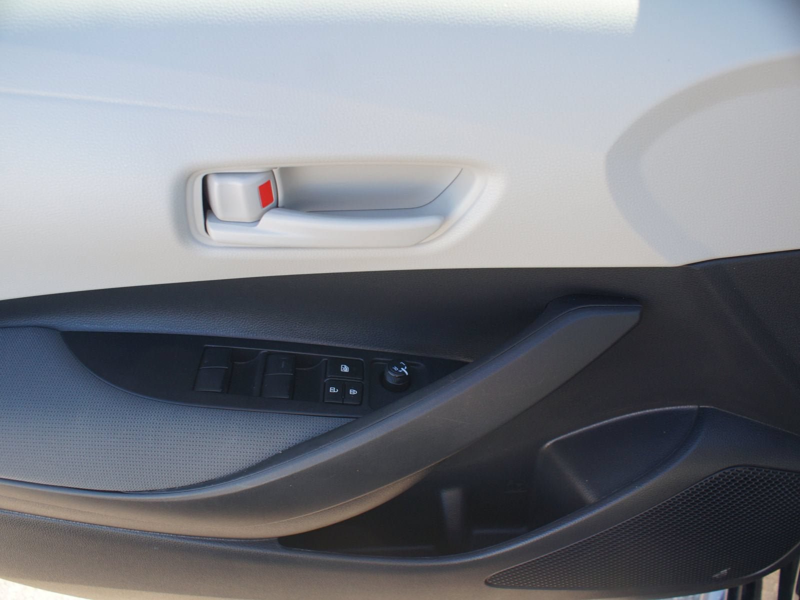 Used 2026 Toyota Corolla LE FWD image 28