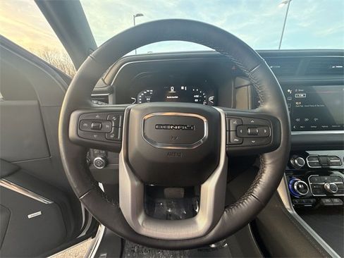 Used 2022 GMC Yukon XL Denali image 14
