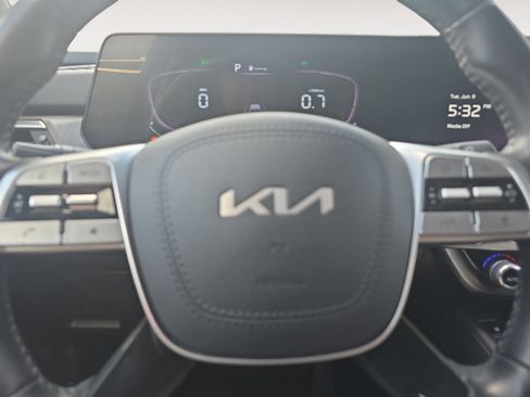 Certified 2023 Kia Telluride EX w/ EX Captain's Chair Package FWD image 11