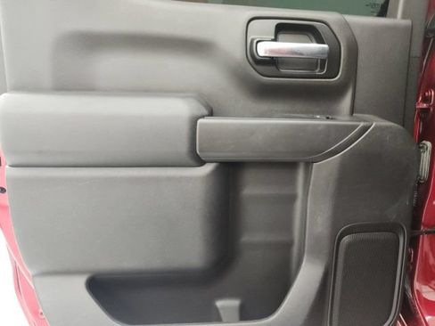 Used 2020 Chevrolet Silverado 1500 Custom w/ Custom Value Package RWD image 9