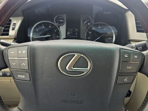 Used 2013 Lexus LX 570 4WD w/ Luxury Pkg image 28