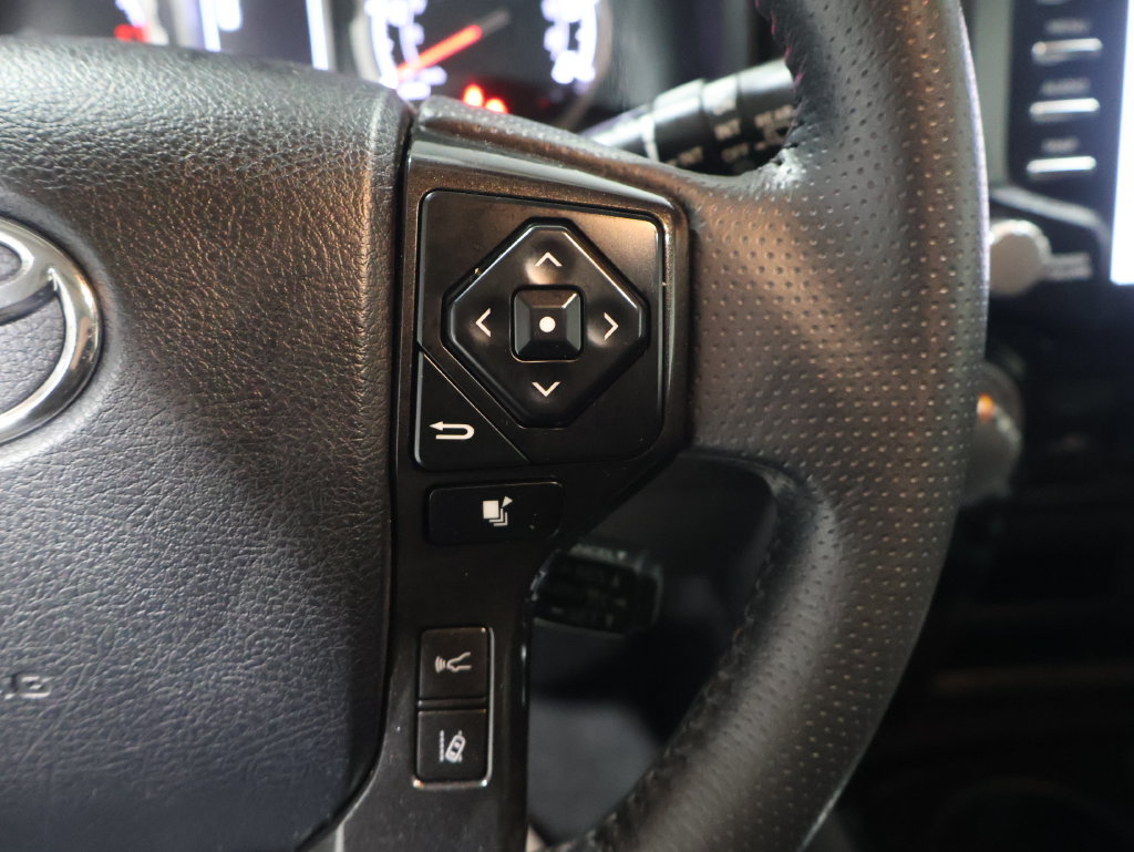 Used 2022 Toyota 4Runner TRD Off-Road Premium w/ Moonroof Package AWD/4WD image 39