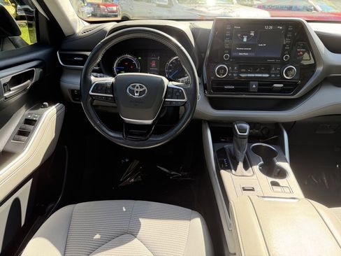 Used 2020 Toyota Highlander LE image 13