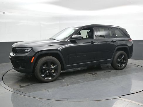 Used 2023 Jeep Grand Cherokee Altitude AWD/4WD image 8